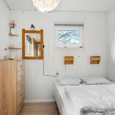 Floora - From The Sea By Interhome Feriehus Hals