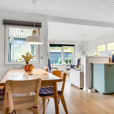 Feriehus Floora - From The Sea By Interhome